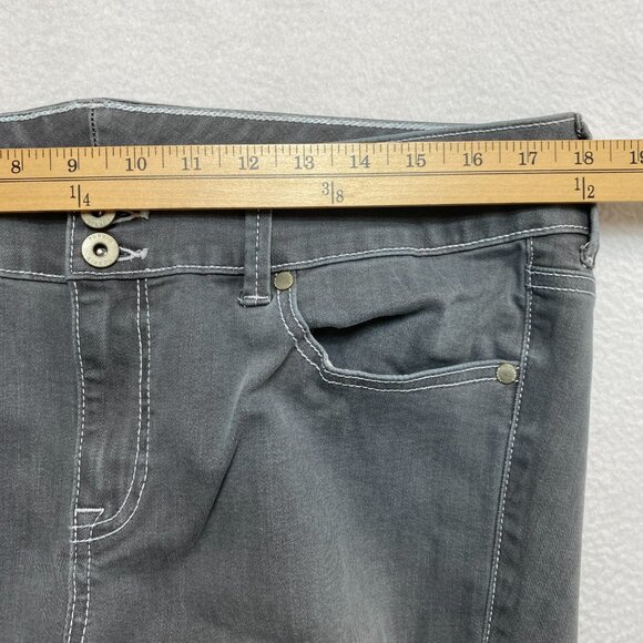 Torrid Cropped Jeans Women's 35x 21 Gray Stretch Pants NWD - Picture 3 of 5